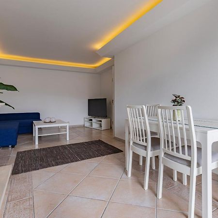 Sunny 2 Bdr Apartment By Lovelystay Шарнека Экстерьер фото